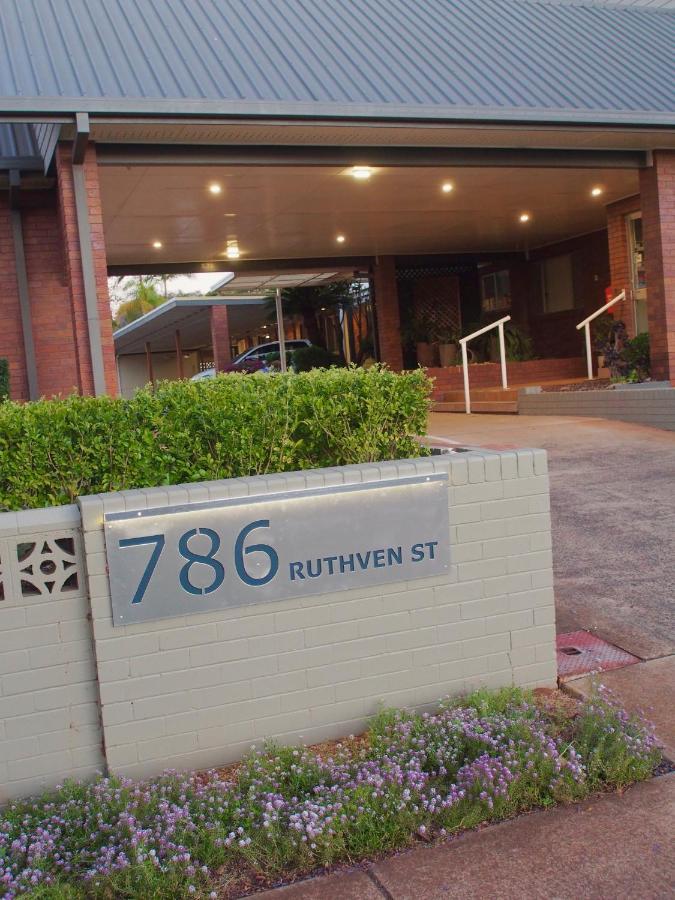 توومبا Ruthven Street Motor Inn المظهر الخارجي الصورة