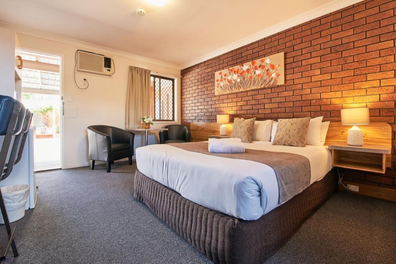 توومبا Ruthven Street Motor Inn المظهر الخارجي الصورة