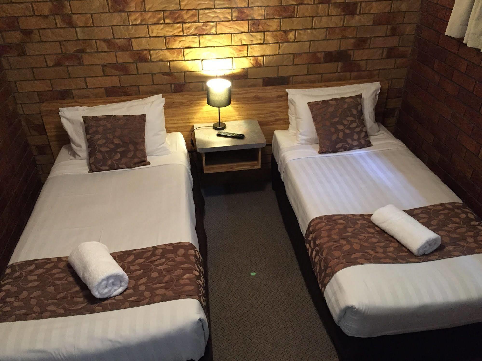 توومبا Ruthven Street Motor Inn المظهر الخارجي الصورة